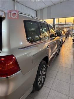 تۆیۆتا لاند کروزەر